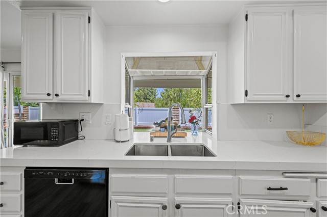 28519 Forest Meadow Place, Castaic CA: https://media.crmls.org/medias/fe172cce-2391-4c01-b727-7b39102cab6f.jpg