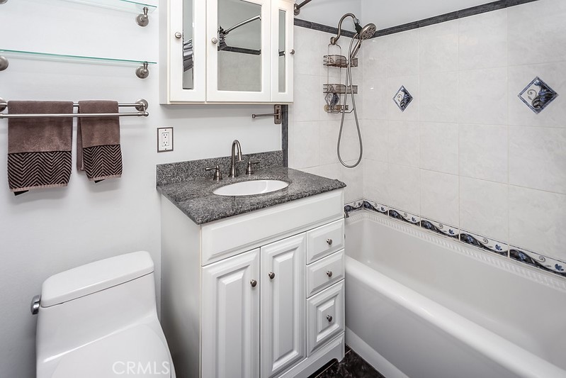 https://media.crmls.org/medias/fe196828-230c-47e2-b607-30d2e0bc6135.jpg?preset=X-Large