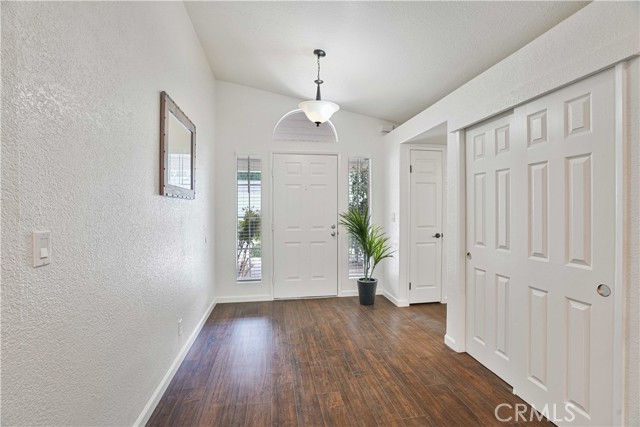 Detail Gallery Image 4 of 38 For 27903 Vista View Dr, Canyon Country,  CA 91351 - 3 Beds | 2 Baths