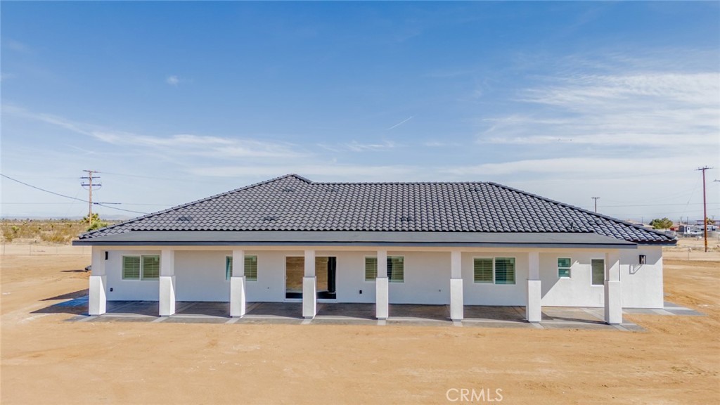 https://media.crmls.org/medias/fe19a7ba-1a09-48fd-ba86-f2227160cf46.jpg?preset=X-Large