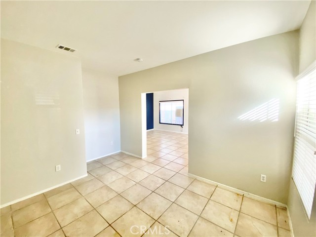 Detail Gallery Image 5 of 31 For 11720 Trailwood St, Victorville,  CA 92392 - 4 Beds | 2 Baths