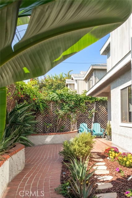 Detail Gallery Image 21 of 39 For 2216 Manhattan Beach Bld #B,  Redondo Beach,  CA 90278 - 3 Beds | 3/1 Baths