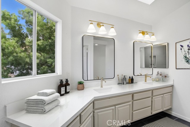 MLS #SR25225305 image #8