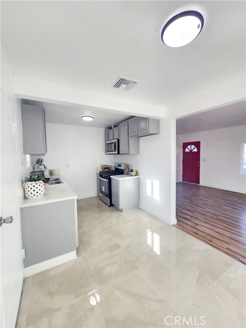 Detail Gallery Image 7 of 28 For 38621 2nd St, Palmdale,  CA 93550 - 3 Beds | 1/1 Baths
