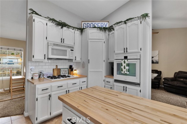 Detail Gallery Image 14 of 39 For 15888 Saint Timothy, Apple Valley,  CA 92307 - 4 Beds | 2 Baths