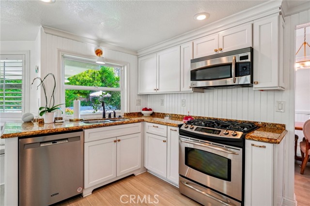 6511 Westview Drive, Riverside CA: https://media.crmls.org/medias/fe1f6387-94de-48fe-94b5-11646738cf79.jpg