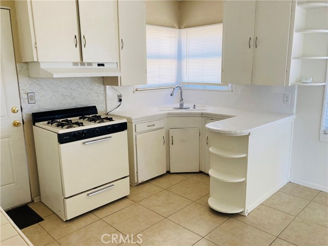 5214 Golden Avenue, Riverside CA: https://media.crmls.org/medias/fe1fb29b-e9cb-47a5-8db2-9f2b7ef39404.jpg