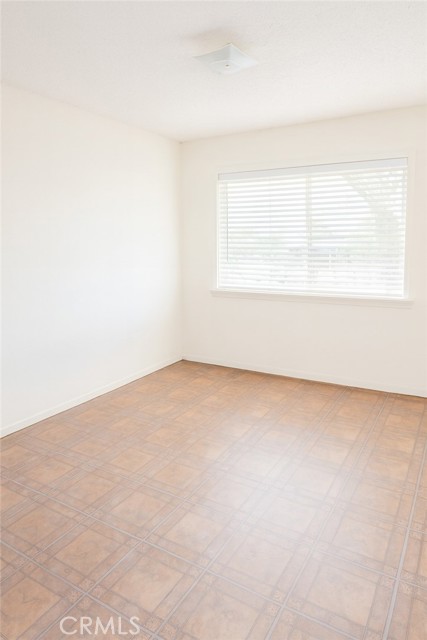 11474 4th Avenue, Hesperia CA: https://media.crmls.org/medias/fe20e891-d31f-4214-bfcf-09fb7846e1b9.jpg