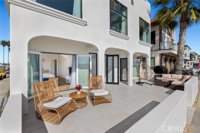 Detail Gallery Image 3 of 74 For 1628 W Oceanfront, Newport Beach,  CA 92663 - 13 Beds | 11 Baths