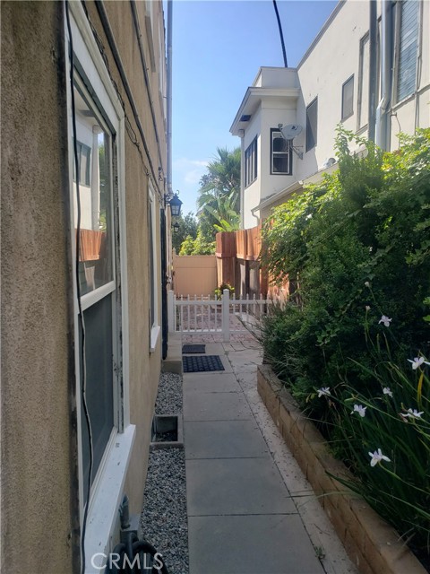 1206 3rd Avenue #4, Los Angeles, CA, 90019 1206 3rd Avenue #4, Los Angeles, CA, 90019