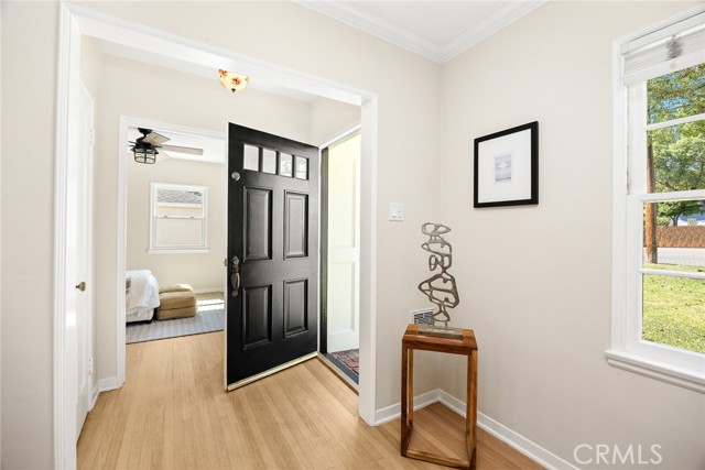852 E Howard Street, Pasadena CA: https://media.crmls.org/medias/fe24ce82-fb1f-446a-8506-0d2d327cd174.jpg
