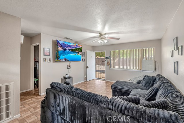 Detail Gallery Image 9 of 16 For 13250 Mohawk, Apple Valley,  CA 92308 - 7 Beds | 3 Baths