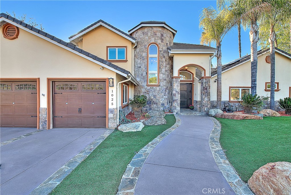 1025 N Horseshoe Bend