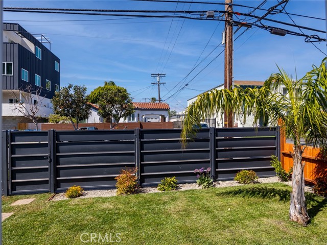 Detail Gallery Image 9 of 39 For 3816 W 30th St, Los Angeles,  CA 90016 - 3 Beds | 2 Baths