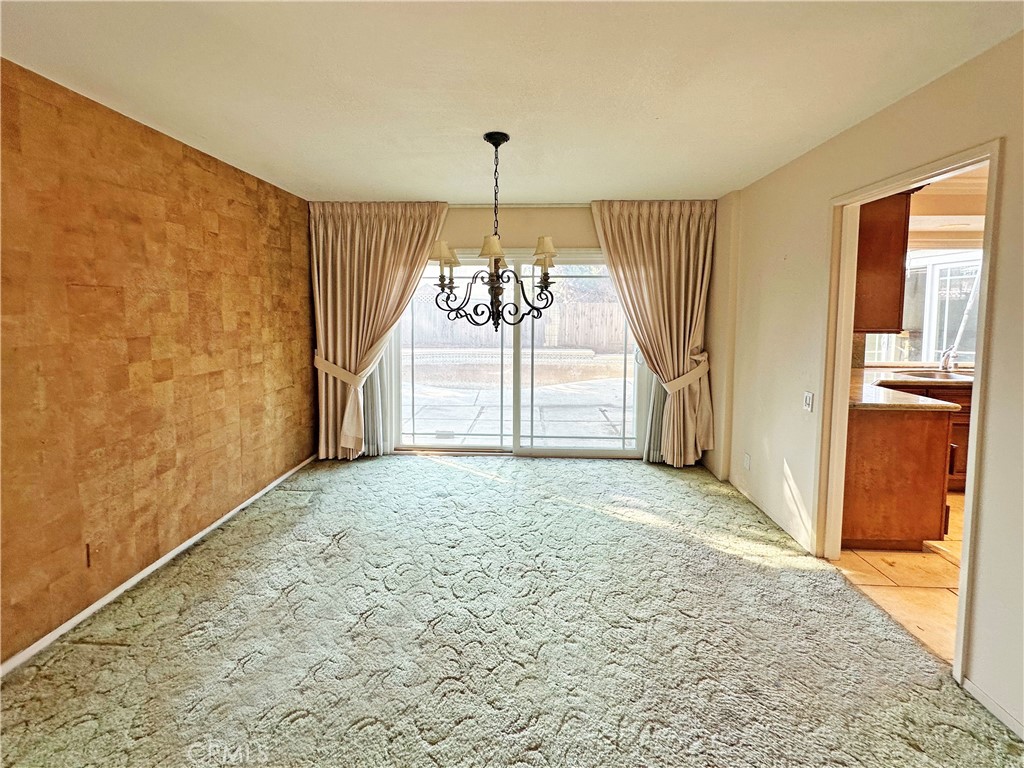 https://media.crmls.org/medias/fe28da66-5648-4c3c-9fbc-5baf5ce634a7.jpg?preset=X-Large