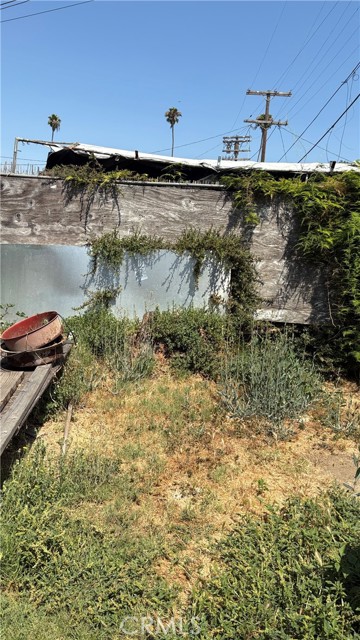 132 W 80th Street, Los Angeles CA: https://media.crmls.org/medias/fe299eac-3567-4a8b-b48d-dc672a7ef86a.jpg