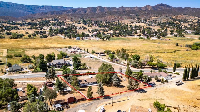 8627 Elizabeth Lake Road, Leona Valley CA: https://media.crmls.org/medias/fe2a2f26-142a-40df-9a05-939928a8f442.jpg
