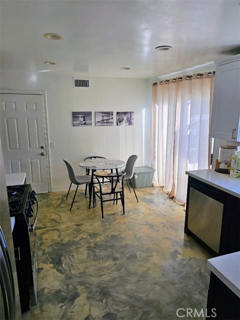 Detail Gallery Image 12 of 18 For 1376 Darwin Rd, Oceanside,  CA 92056 - 3 Beds | 2/1 Baths