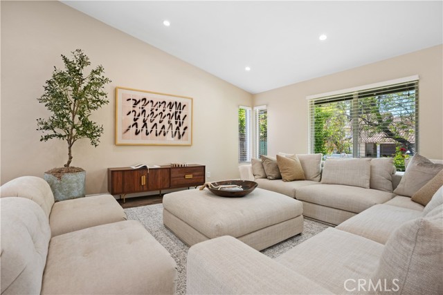 854 Rim Crest, Westlake Village CA: https://media.crmls.org/medias/fe2c19a0-b00a-4aa3-bbe7-4f81440b72d3.jpg