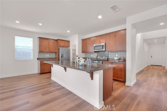 7868 Sea Salt Avenue, Fontana CA: https://media.crmls.org/medias/fe2c814e-1ac3-46b5-88b6-8729870fc0c3.jpg