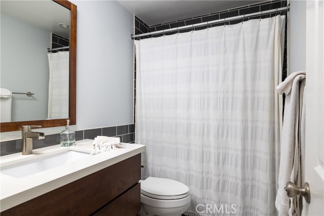 Detail Gallery Image 15 of 20 For 407 E 16th Pl, Costa Mesa,  CA 92627 - 4 Beds | 2/1 Baths