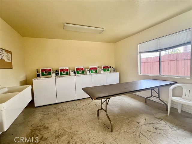 880 N Lake Street, Hemet CA: https://media.crmls.org/medias/fe2e38b3-4bef-4425-a7eb-0cbe1e51804a.jpg