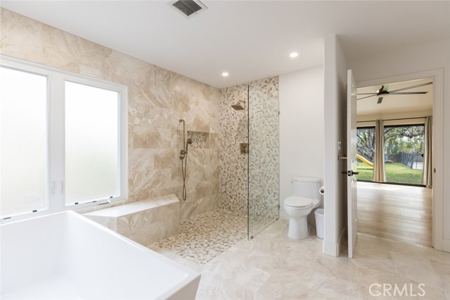 Detail Gallery Image 21 of 66 For 20430 Celtic St, Chatsworth,  CA 91311 - 4 Beds | 4 Baths