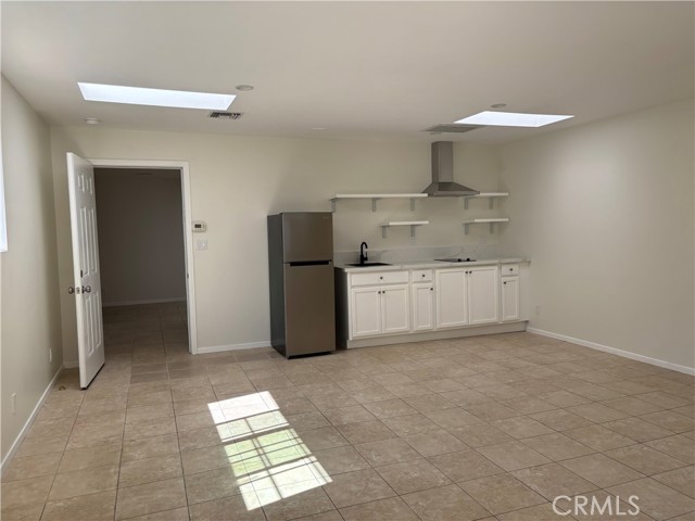 21327 De La Osa, Woodland Hills CA: https://media.crmls.org/medias/fe2ef6d2-80bd-4112-a5ec-1b6392667d7a.jpg