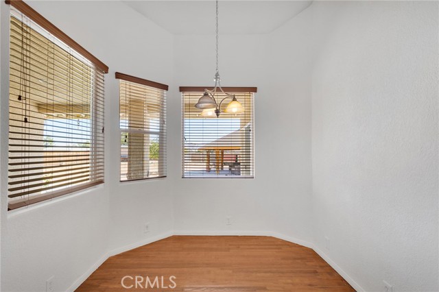 21350 Ramona Avenue, Apple Valley CA: https://media.crmls.org/medias/fe2fb9d9-8cd5-4eca-8571-3545f25762c3.jpg