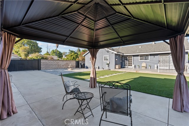 10625 Valjean Avenue, Granada Hills CA: https://media.crmls.org/medias/fe2fe9c3-a4f5-4958-86cf-d49c7abcf570.jpg
