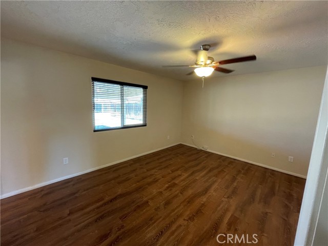 Detail Gallery Image 11 of 15 For 21150 Lone Eagle, Apple Valley,  CA 92308 - 3 Beds | 2 Baths