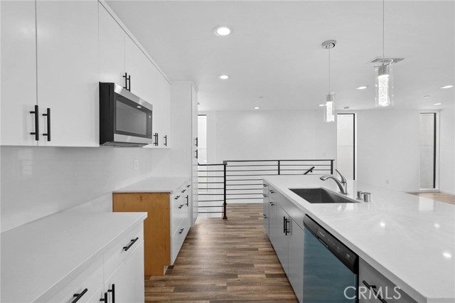 Detail Gallery Image 15 of 17 For 4136 1/4 Normal Ave #1/4,  Los Angeles,  CA 90029 - 2 Beds | 2 Baths