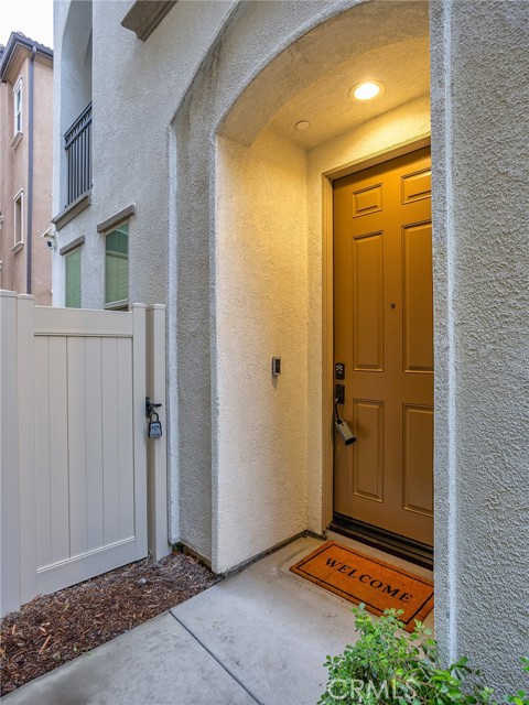 Detail Gallery Image 3 of 53 For 11238 N Mission Heights Dr, –,  CA 91345 - 3 Beds | 3 Baths