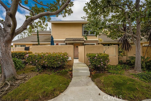 Detail Gallery Image 2 of 22 For 19081 Flagship Cir, Huntington Beach,  CA 92648 - 3 Beds | 2/1 Baths