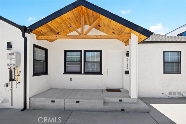 Detail Gallery Image 12 of 29 For 8313 Kittyhawk Ave, Los Angeles,  CA 90045 - 9 Beds | 9/2 Baths