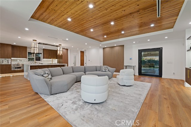 Detail Gallery Image 16 of 41 For 23103 Leonora, Woodland Hills,  CA 91367 - 3 Beds | 3 Baths