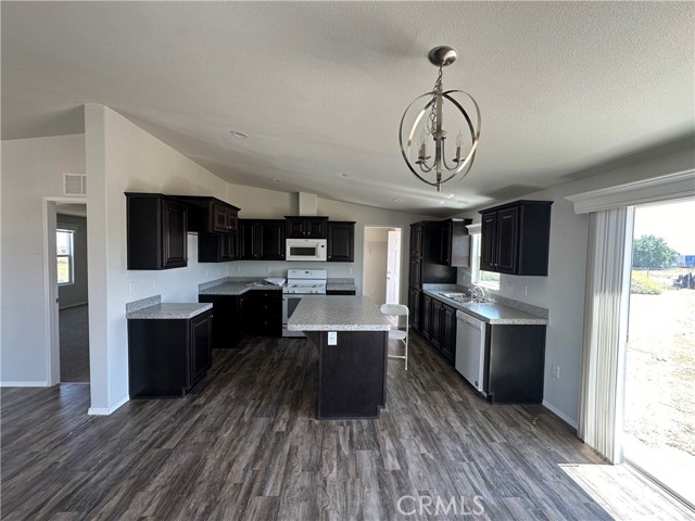 Detail Gallery Image 10 of 64 For 21125 River Rd, Perris,  CA 92570 - 4 Beds | 2 Baths