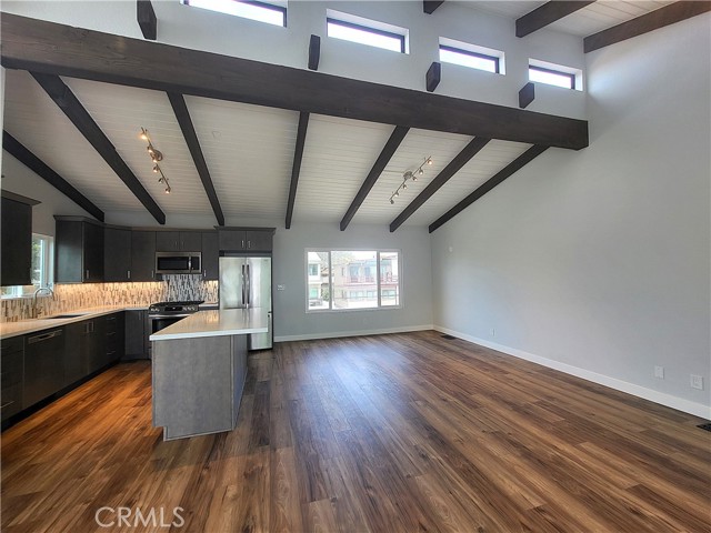 Detail Gallery Image 10 of 39 For 161 Monterey Bld a,  Hermosa Beach,  CA 90254 - 3 Beds | 2/1 Baths