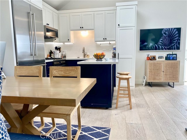 Detail Gallery Image 7 of 11 For 212 1/2 Garnet, Newport Beach,  CA 92662 - 2 Beds | 2 Baths