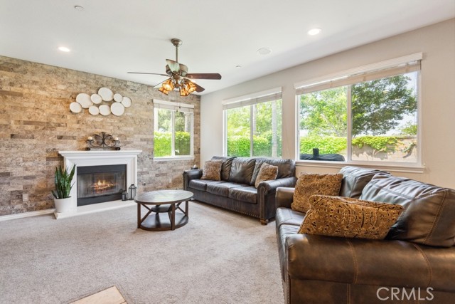 Detail Gallery Image 7 of 41 For 5460 Turin Way, Fontana,  CA 92336 - 4 Beds | 3 Baths