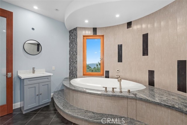 24517 Piuma Road, Malibu CA: https://media.crmls.org/medias/fe391385-3c26-4bf9-870a-95e59d6e5e59.jpg