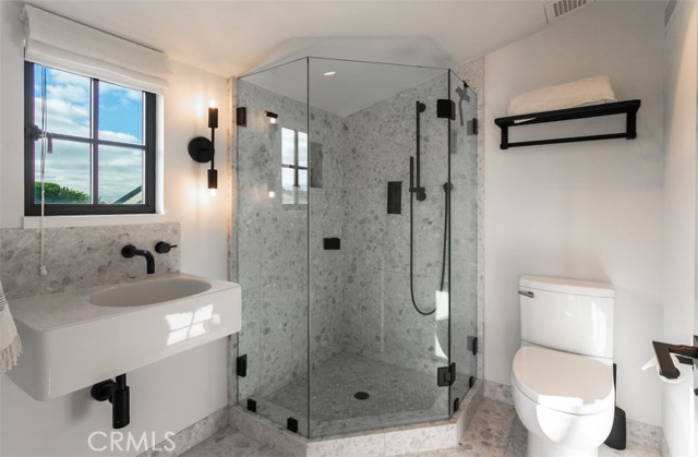 1703 E Ocean Boulevard, Newport Beach CA: https://media.crmls.org/medias/fe3981b0-c109-47c4-bc39-1e4bfc15524f.jpg