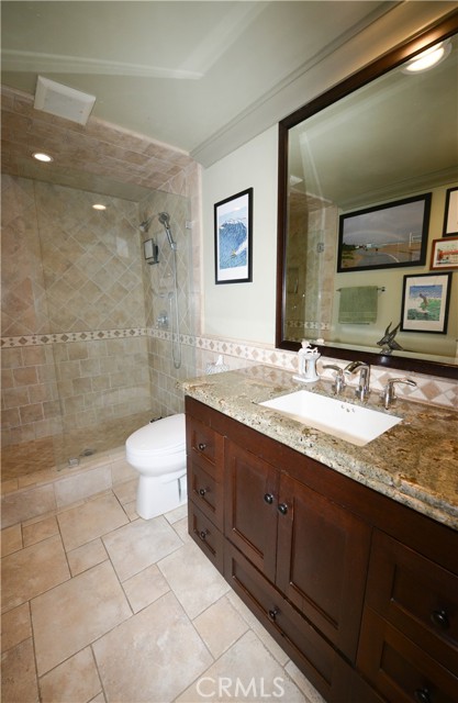 Detail Gallery Image 10 of 21 For 6010 S Pacific Coast Hwy #1,  Redondo Beach,  CA 90277 - 3 Beds | 2/1 Baths