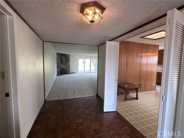 Detail Gallery Image 2 of 34 For 20631 Romar St, Chatsworth,  CA 91311 - 5 Beds | 3 Baths