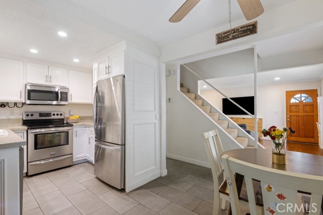 Detail Gallery Image 5 of 22 For 10403 Stratton Ct, Cypress,  CA 90630 - 4 Beds | 2/1 Baths