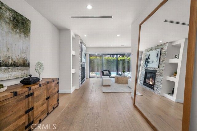 5110 Greenbush Avenue, Sherman Oaks CA: https://media.crmls.org/medias/fe3b2f3c-217f-416c-975b-0820a5f32a0d.jpg