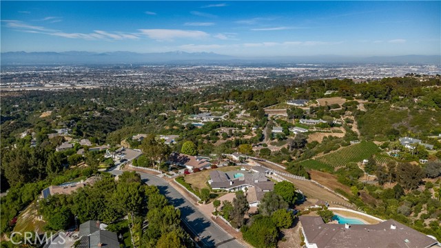 13 Buggy Whip Drive, Rolling Hills CA: https://media.crmls.org/medias/fe3c871d-54b4-4b3c-9398-8dc8d6231a83.jpg