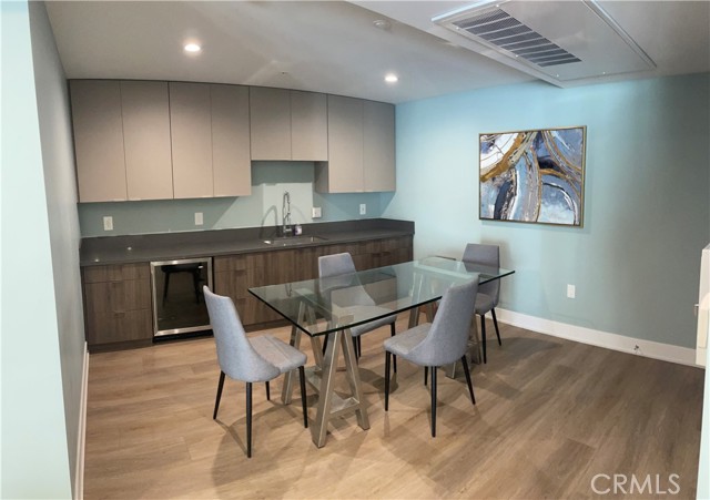 518 E Windsor Road, Glendale CA: https://media.crmls.org/medias/fe3c87b0-adda-48b7-bf45-0e352b14b3ce.jpg
