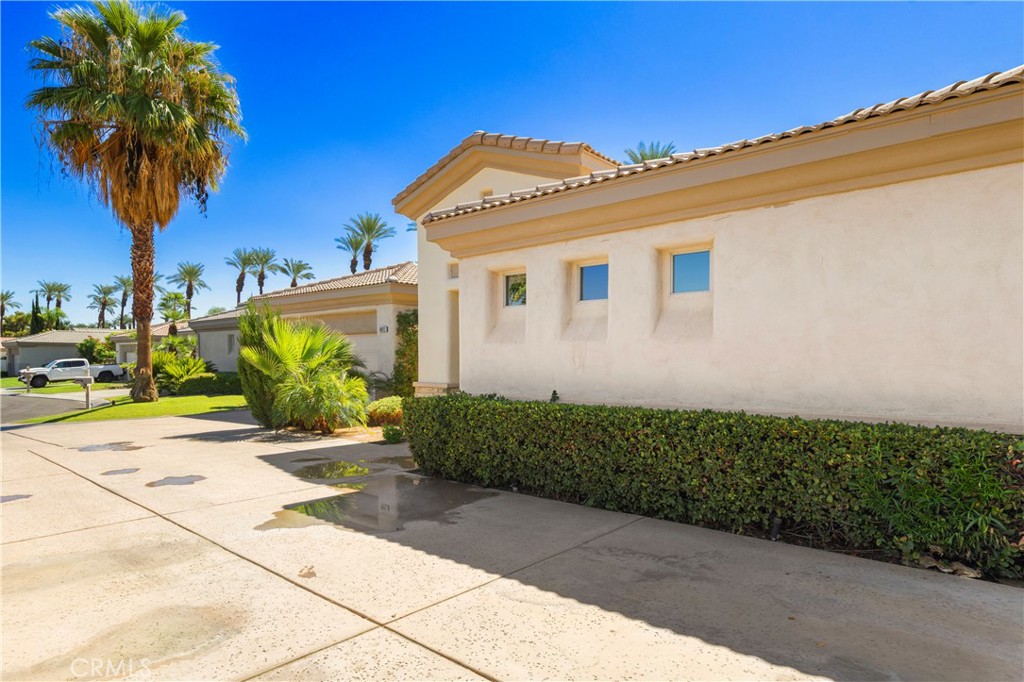 MLS #OC25175236 image #1