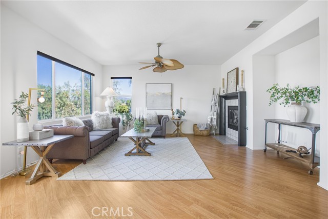 Detail Gallery Image 4 of 39 For 33422 Scarborough, Temecula,  CA 92592 - 5 Beds | 3/1 Baths